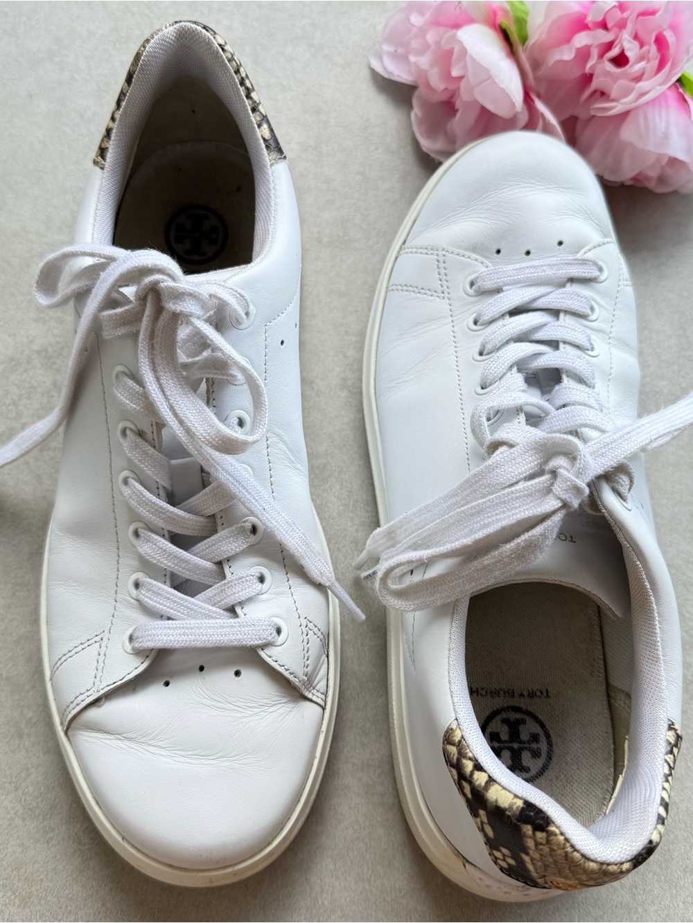 Tory Burch Howell Leather Logo Sneaker SZ 10 Titanium White Warm Roccia Snake